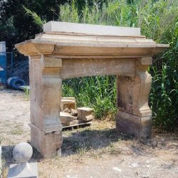 CHEMINEE ANCIENNE MONUMENTALE