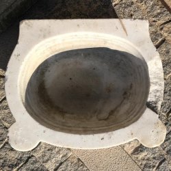 VASQUE / BENITIER EN MARBRE
