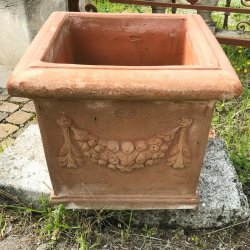 JARDINIERE CARRE GUIRLANDE...